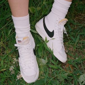 NEW in box Nike Blazer Mid ‘77 Vintage Sneaker 6W